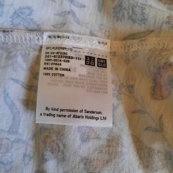 Uniqlo ut floral print white t-shirt size xs - Picture 4 of 7